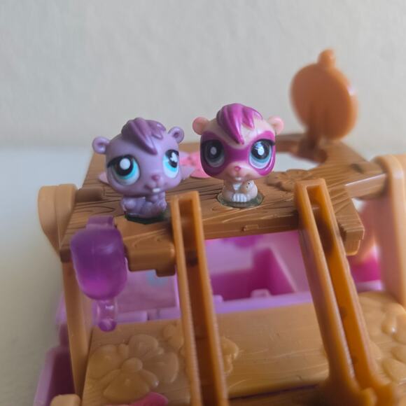 Littlest Pet Shop Teeniest Tiniest Teensies Popping Hamster House + 3 Figures - Picture 6 of 12